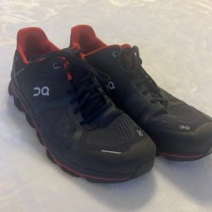 On Cloud running sneakers. Great condition